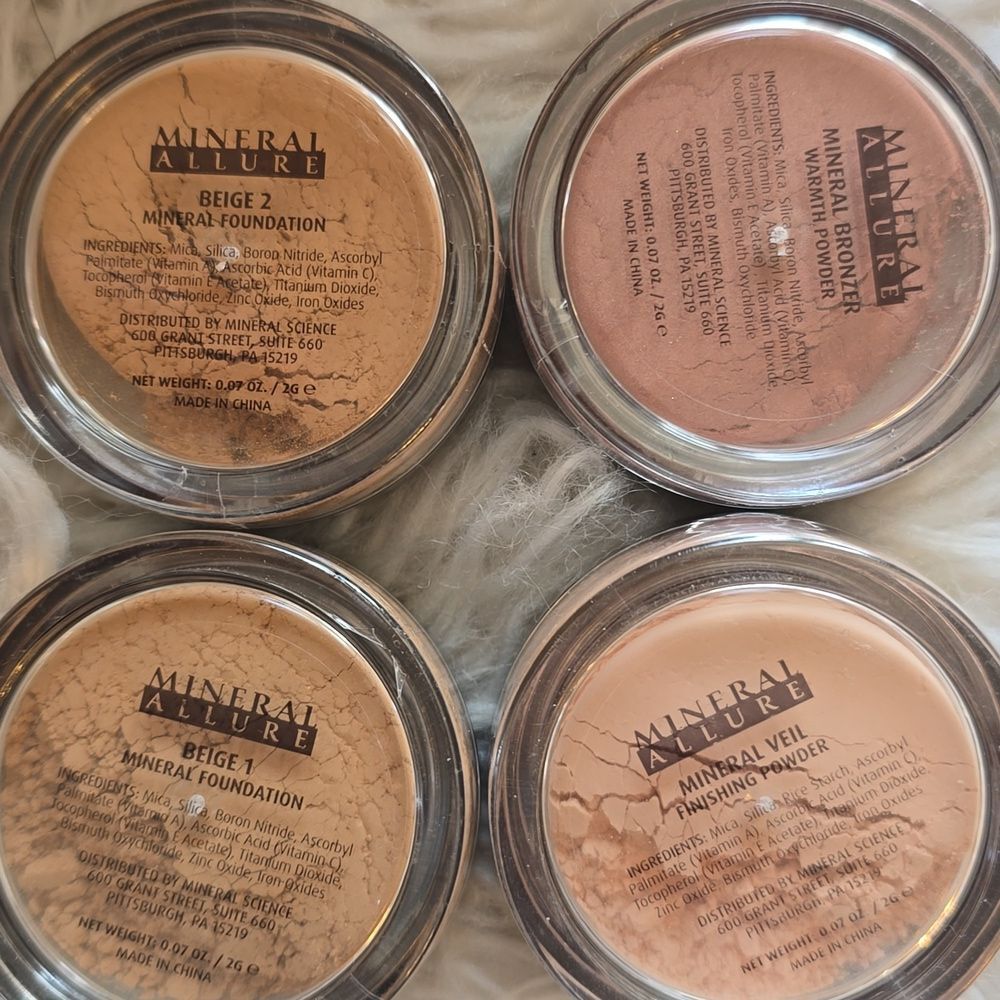 Host Pick 🥳 Mineral Foundation Set: Beige Nwt - Picture 3 of 4